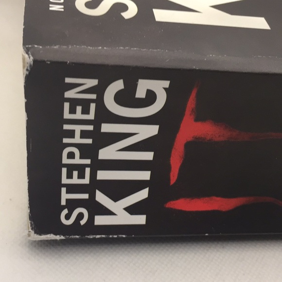 It by Stephen King A Novel Horror Thriller Clown Paperback Book Scribner 2017 - Picture 4 of 12